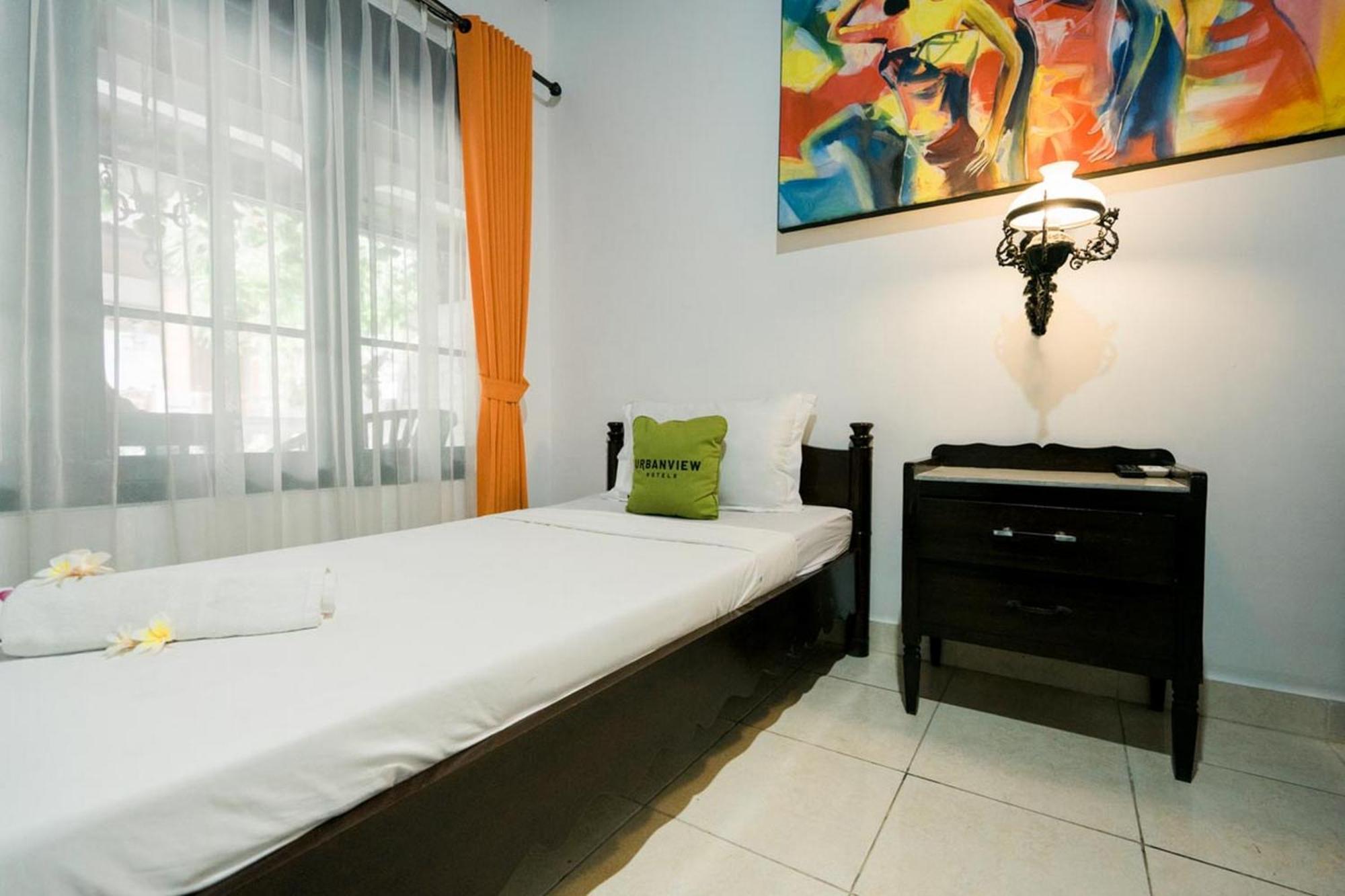 Urbanview Hotel Ananda Beach Sanur Exterior photo